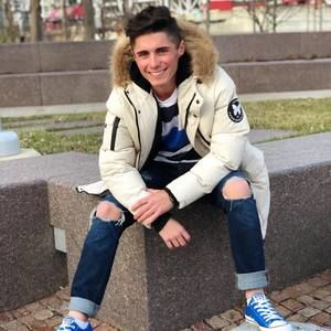 Meet your Posher, Dakota